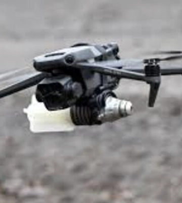 Російський FPV-дрон атакував цивільну автівку у Запорізькому районі: поранено пенсіонера
