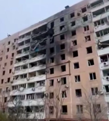 В Запорожье КАБ попал в многоэтажку: атака продолжается (видео)