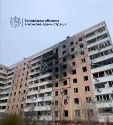 Окупанти атакують Запоріжжя, є влучання в багатоповерхівку