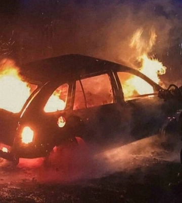 У Рокитнянській громаді згоріло авто: рятувальники виявили тіло людини