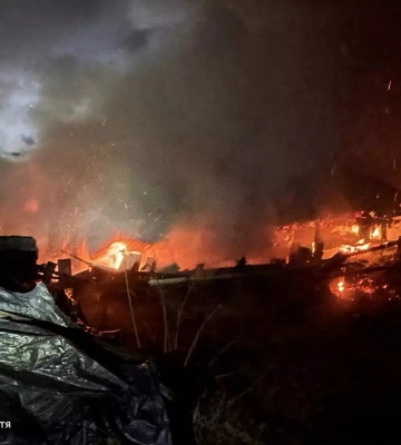 На Тячівщині вогонь знищив 3 тонни сіна, трактор і частину будівлі