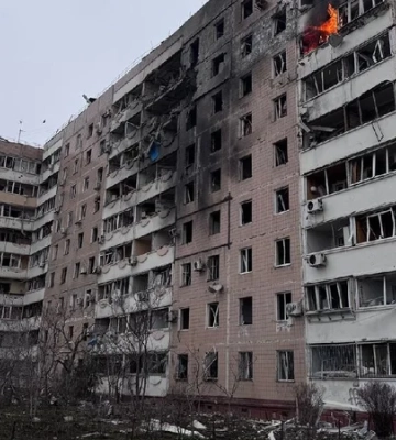 Росія вдарила по житловій багатоповерхівці у Запоріжжі – відео