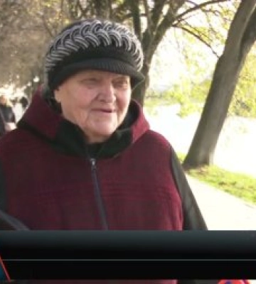 З ялинкою чи без: як і за скільки ужгородці готуються до Нового року (відео)