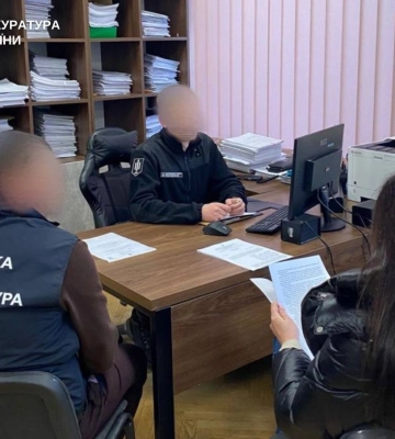 На Черкащині посадовицю податкової підозрюють у приховуванні автівок
