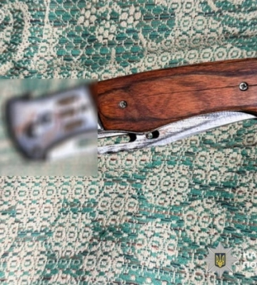 На Миколаївщині чоловік під час застілля намагався вбити товариша ножем