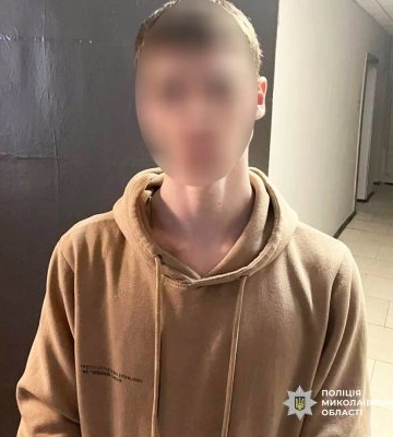 У Миколаєві затримали 18-річного підозрюваного у підпалі авто гуманітарної організації