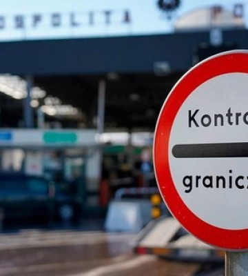 Прикордонники прогнозують збільшення пасажиропотоку через кордон на 25% напередодні свят. Де зараз найбільші черги?