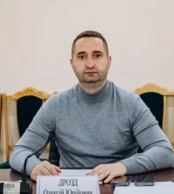 Родина голови департаменту БЕБ Дрозда має маєток під Києвом, 8 квартир та дисертації з Татаровим, - ЗМІ