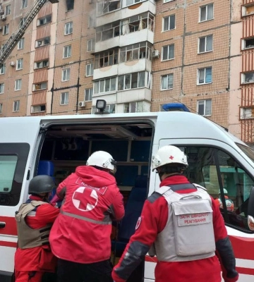 УКК помогает пострадавшим после авиаудара РФ по Запорожью
