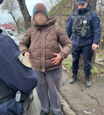 В Ужгороді поліція затримала жінку з 48 «закладками» наркотиків