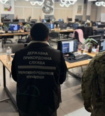 У Дніпрі викрили шахрайський колцентр: «працювали» майже 100 операторів