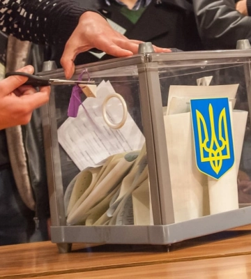 Только 9% украинцев считают, что выборы нужно проводить до прекращения огня — опрос