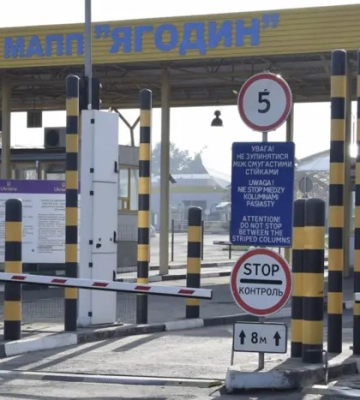 Прикордонники попередили про можливі затримки на кордоні з Польщею: причина