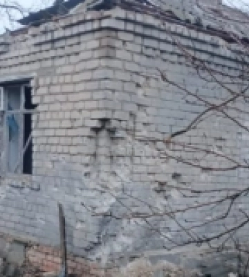 Російський удар по Дніпровському району Херсона забрав життя мирного мешканця