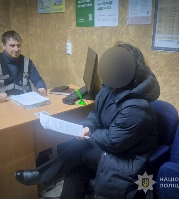 У Бурині поліція повідомила жінці про підозру в незаконному обігу тютюнових виробів