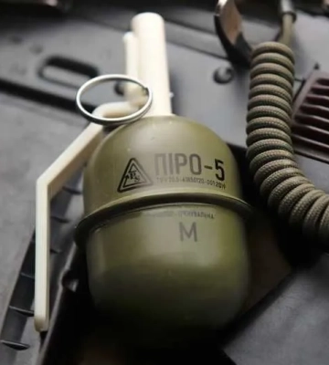 У київській школі учень заради лайків підірвав страйкбольну гранату – фото
