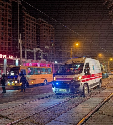 В Одесі перекривають дороги мешканці будинків, де тривалий час відсутнє електропостачання