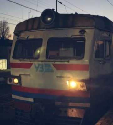 Під Києвом поїзд збив на смерть 17-річного хлопця