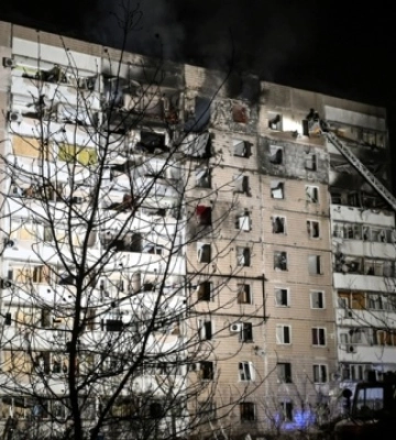 У Запоріжжі визнали тимчасово непридатним для проживання один з підʼїздів будинку, в який влучив КАБ