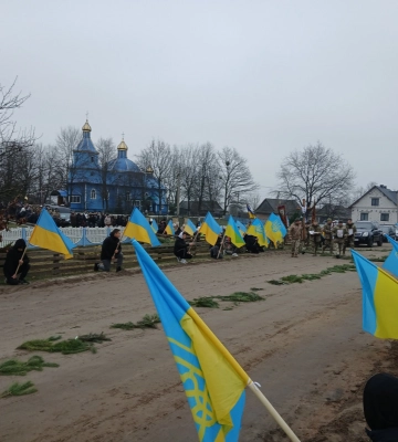 Серце завчасно зупинилося: на Волині провели в останню земну дорогу захисника Миколу Синчука