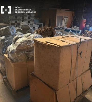 Правоохоронці викрили постачальників тютюну для підпільної фабрики на Полтавщині