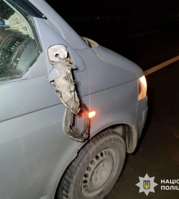 На Київщині Volkswagen на трасі збив жінку, яка йшла проїжджою частиною, - поліція