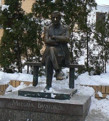 В Києві демонтують пам'ятники Булгакову й Ахматовій