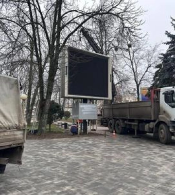 Біля Будинку Дворянського зібрання у Полтаві демонтували телевізор