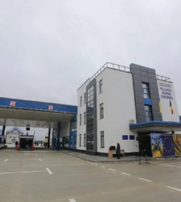 Рух мостом через Дністер частково відновлений, але не для усіх