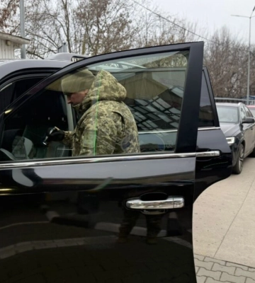 Подорожуючих через кордон на Одещині попереджають про ускладнення руху до пунктів пропуску