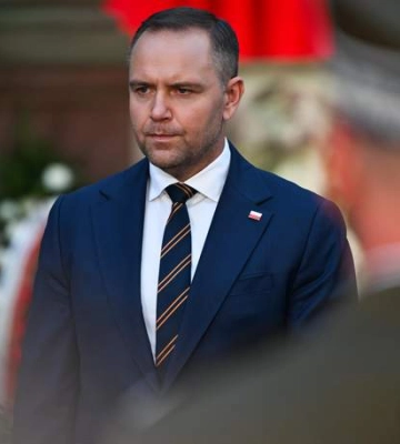 «Політика гієн». Ексглава МЗС Польщі різко розкритикував Навроцького за ідею забрати орден у Зеленського