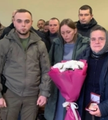 Мамі полеглого Воїна з Волині вручили посмертну нагороду сина