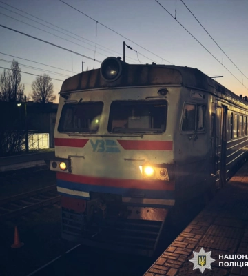 На Київщині неповнолітній хлопець якось незрозуміло загинув під колесами потягу - розпочато слідство