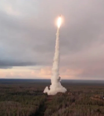 «Движется не по прямой траектории». В Defense Express проанализировали, может ли долететь Орешник из Беларуси до Киева за 101 секунду