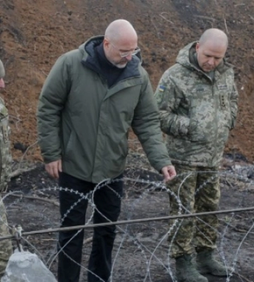 Шмигаль перевірив фортифікації та відвідав командний пункт ППО на Запорізькому напрямку