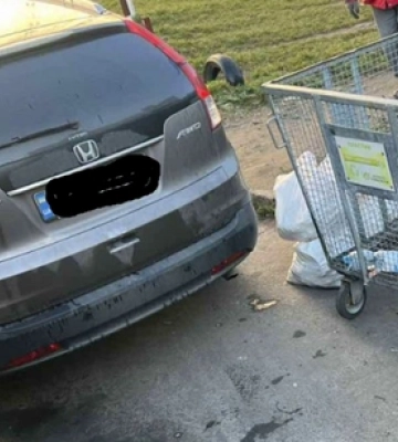 У Луцьку штрафували власників авто, залишених біля сміттєвих контейнерів 
