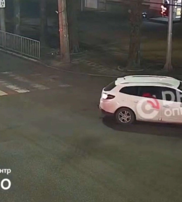 В Днепре на Независимости сбили велосипедиста: видео момента