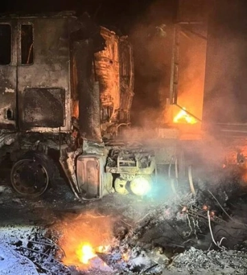 Ворог другий день поспіль атакує портову інфраструктуру Одещини: є влучання в резервуари