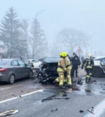 Поблизу Рівного Cadillac в`їхав у мінівен (ВІДЕО)