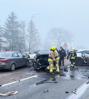 Из-за аварии с восемью машинами под Ровно перекрыто движение на Киев – фото