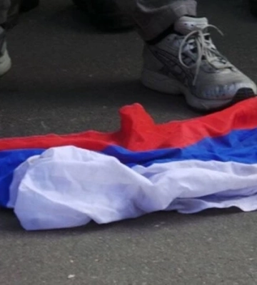 Дрон с флагом России летал над Киевом: в сети распространили возмутительное видео