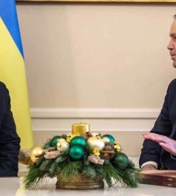 Навроцкий подарил Зеленскому книгу о Волынской трагедии