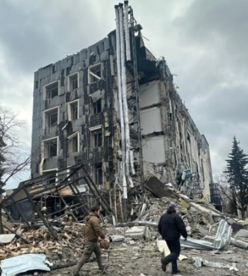 Росіяни завдали авіаудару по Ізюму: двоє загиблих і постраждала