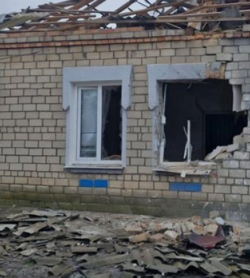 РФ атакувала чотири райони Дніпропетровщини: загинув чоловік, пошкоджено будинки, фермерське господарство та ЛЕП. ФОТОрепортаж