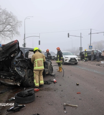 На Ровенщине произошло масштабное ДТП на трассе М-06 Киев - Чоп в направлении Киева