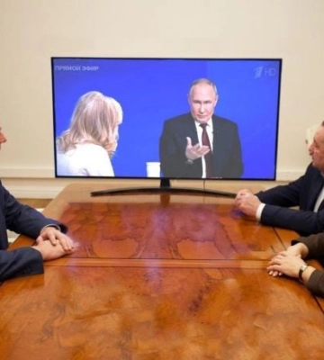 Телевизор по разнарядке - в Мелитополе сотрудников строем усадили смотреть Путина 