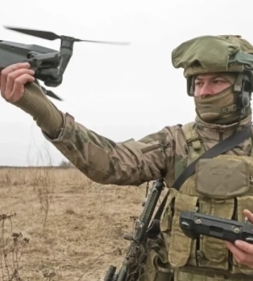 Атака 20 FPV-дронами за дві хвилини. У ДШВ показали рідкісні кадри боїв у Покровську — відео