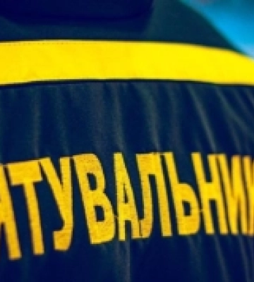 Рятувальники гасили пожежу на СТО у Рівному
