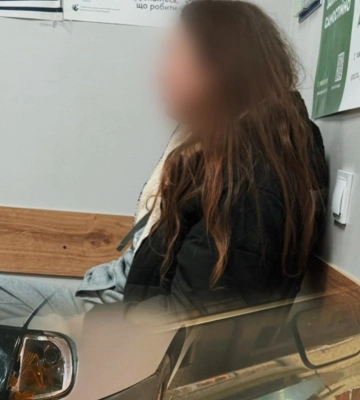 У Луцьку мешканці двору самі спіймали водійку-втікачку, яка протаранила сусідське авто