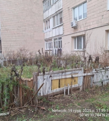 У Луцьку знесли незаконні огорожі у дворах 